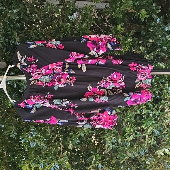 The Pioneer Woman NWT Sz Medium Black and Pink Floral Blouses - Picture 13 of 13